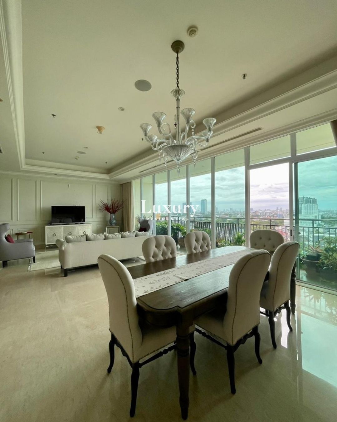 Pakubuwono Signature - 4 Bedrooms Semi Furnished